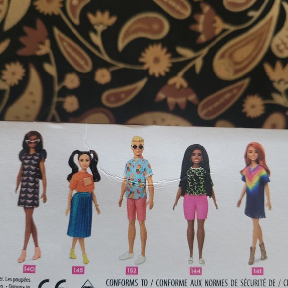 Barbie 2019 Fashionista # 151 Pink Hair - Picture 17 of 17